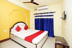 Egyptian cotton sheets, premium bedding, down duvets, memory-foam beds - Goroomgo Shree Bhumi puri (Puri)