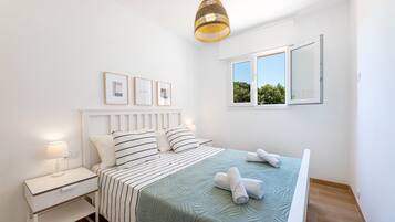 3 bedrooms, iron/ironing board, free WiFi, bed sheets