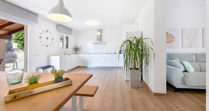 Holiday Home "Es Cos" with Garden and Wi-Fi