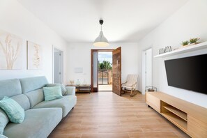 TV - Holiday Home "Es Cos" with Garden and Wi-Fi (Algaida)