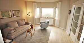 Unclassified image, 3 of 9, button