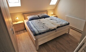 2 Schlafzimmer, Reisekinderbett, WLAN, Bettwäsche