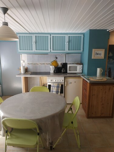 Pleasant studio on the ground floor with private terrace and garden. 2 steps from the beach