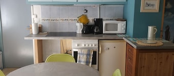 Pleasant studio on the ground floor with private terrace and garden. 2 steps from the beach