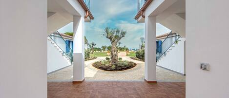 المنطقة المحيطة بالمنشأة