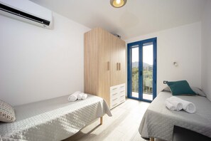 2 bedrooms, iron/ironing board, travel cot, WiFi