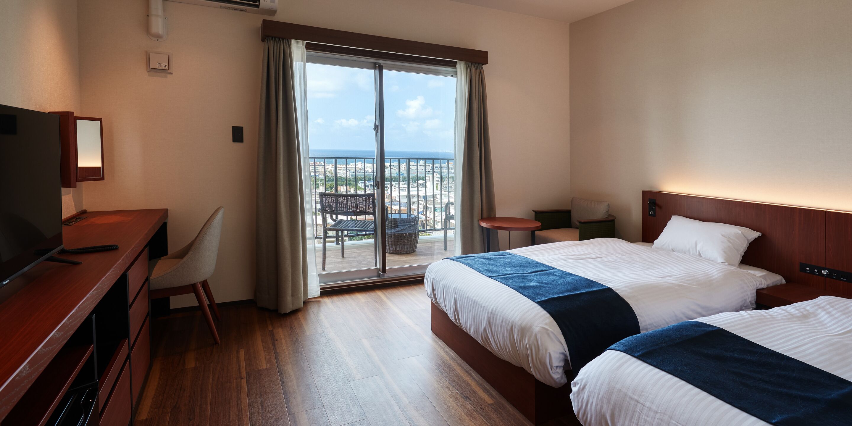 deluxe twin room, non smoking | 1 bedroom, desk, laptop workspace, free wifi