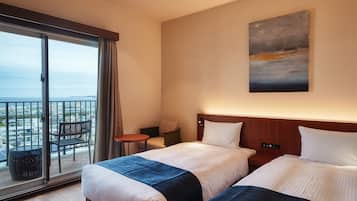Desk, laptop workspace, free WiFi, bed sheets