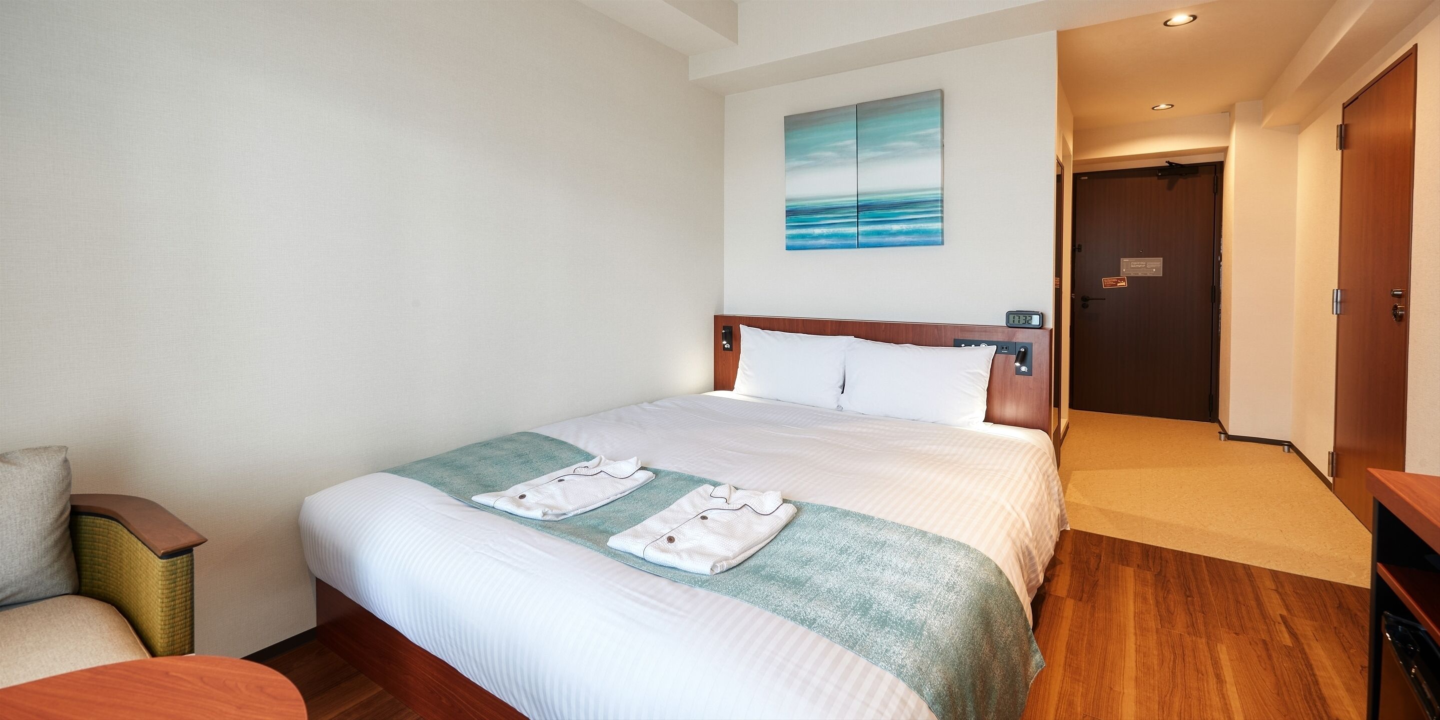 Desk, laptop workspace, free WiFi, bed sheets