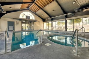Inomhuspool och uppvärmd pool