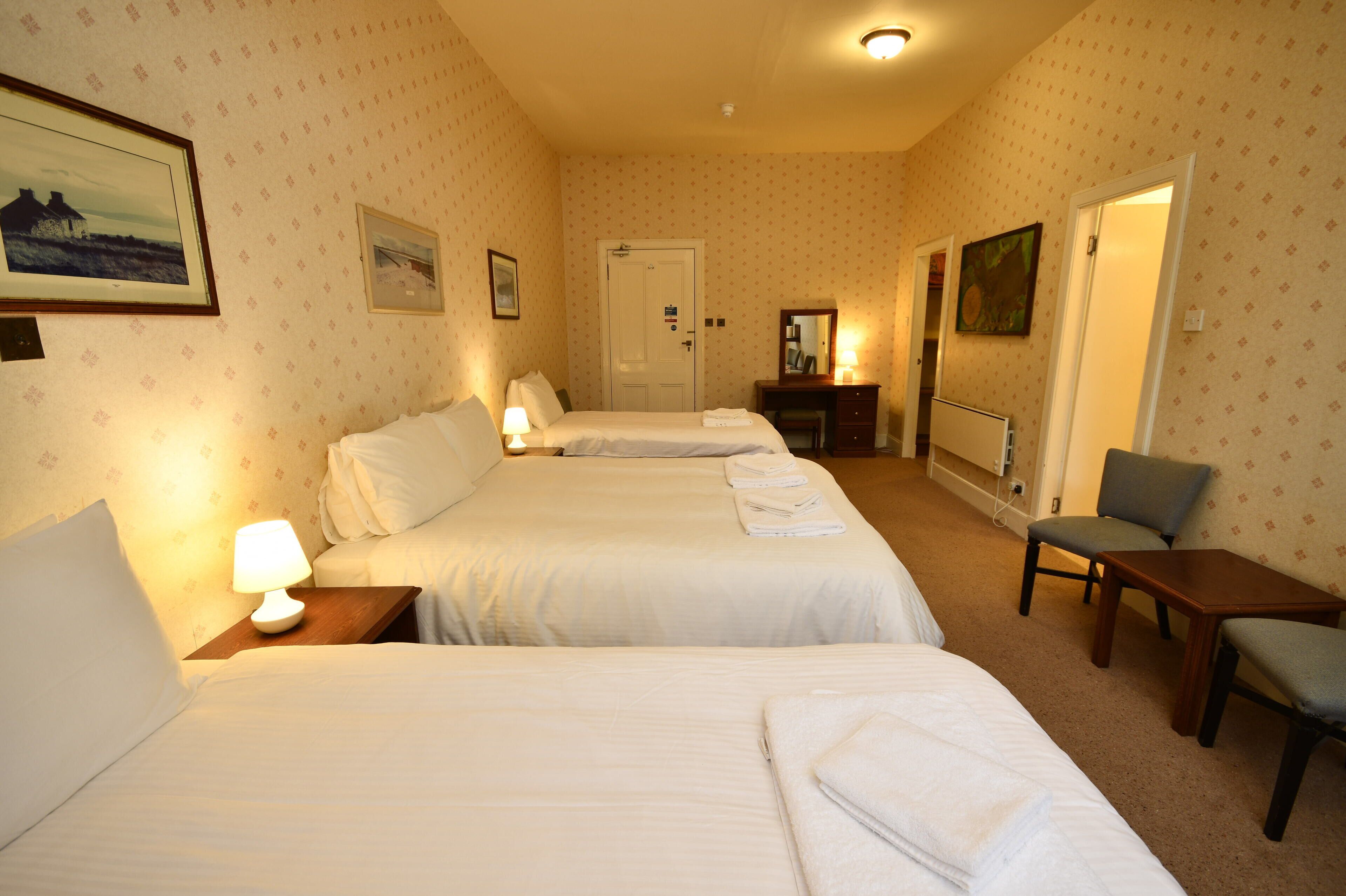 Deluxe Quadruple Room | Desk, laptop workspace, free WiFi, bed sheets