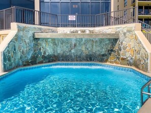 Piscine couverte, piscine extérieure
