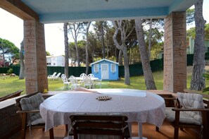 Outdoor dining - VILLA PEPITA BLUE with swimming-pool (Begur)