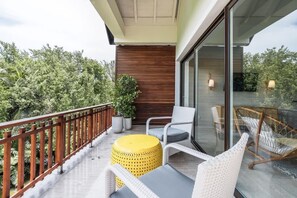 Unclassified image, 5 of 33, button