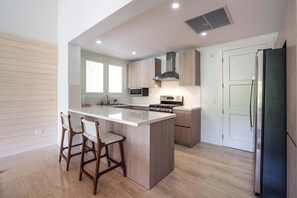 Fridge, stovetop, dishwasher, cookware/dishes/utensils