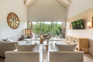 Unclassified image, 3 of 33, button