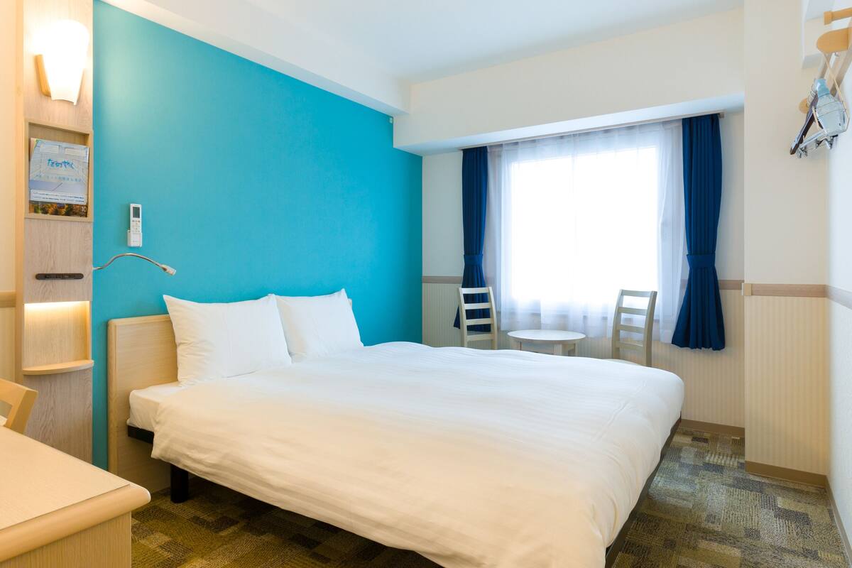 1 bedroom, desk, free wifi, bed sheets