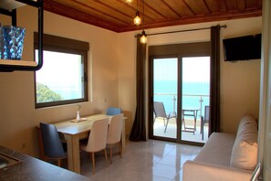 Living area - MELIKIRON Luxury Apartments (ΑΓ. ΝΙΚΗΤΑΣ)