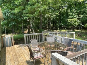 Outdoor dining - Cabana Too Smith Mountain Lake (Moneta)
