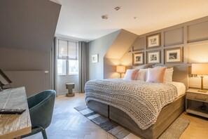 Egyptian cotton sheets, premium bedding, in-room safe