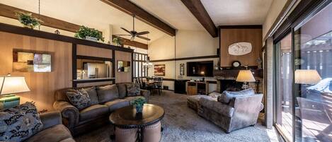 Télévision, cheminée