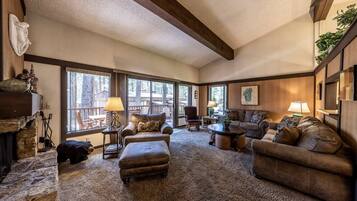 Télévision, cheminée