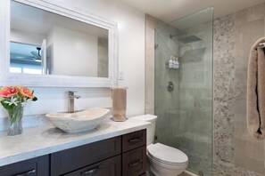 مجففات شعر، مناشف، صابون، شامبو