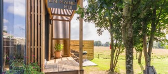 Cozy Cabin with Private Pool & Garden Views in Nantais Vineyard, Near Nantes