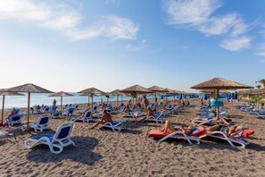 Spiaggia privata, un bar sulla spiaggia