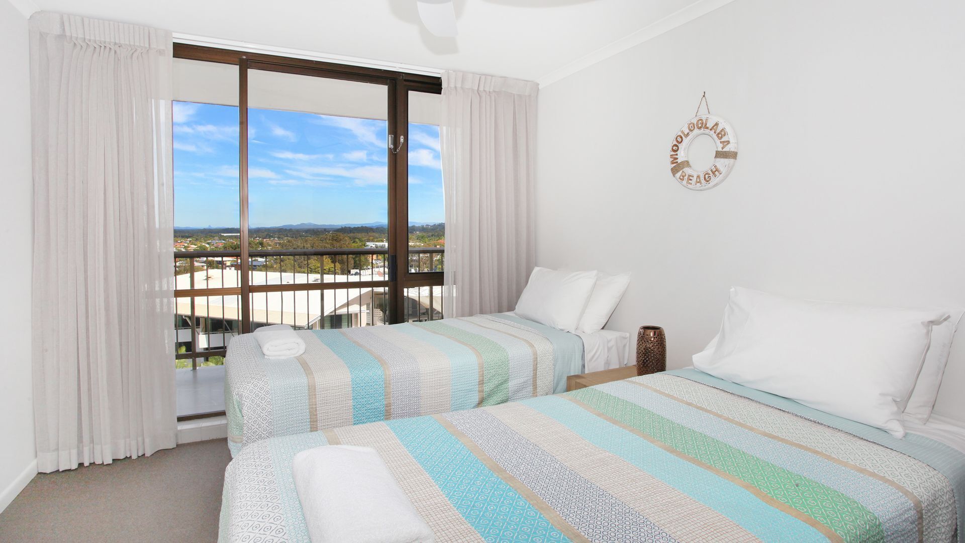 Fantastic location for this beachside Luxurious 2 Bedroom Apartment. Sit on the balcony and enjoy — image 25