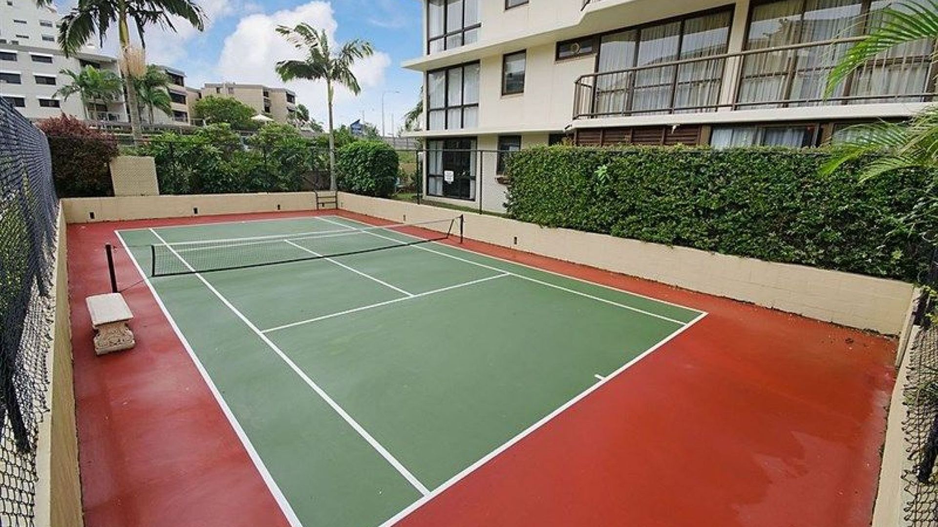 Fantastic location for this beachside Luxurious 2 Bedroom Apartment. Sit on the balcony and enjoy — image 29