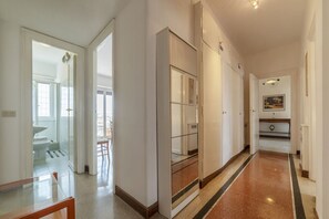 Interior - Roomy and Bright Apartment With Terrace (Roma)