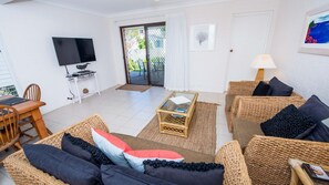 TV - 1 19 Norburn Avenue - Pet friendly property only 290 metres from Little beach waterfront. (Nelson Bay)