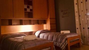 4 Schlafzimmer, BĂŒgeleisen/BĂŒgelbrett, kostenloses WLAN, BettwĂ€sche