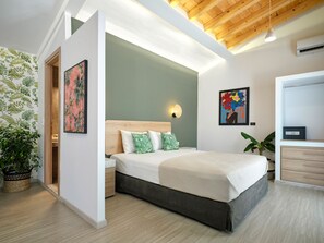 In-room safe, individually decorated, individually furnished - The Tree (Skiathos)