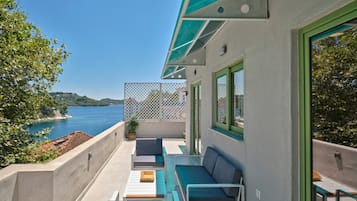 Penthouse | Balcony view