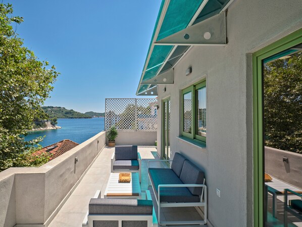 Penthouse | Balcony view