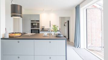 Refrigerador, horno, placa de cocina, lavavajillas