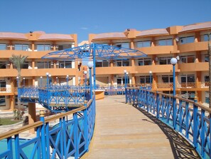 حمام سباحة