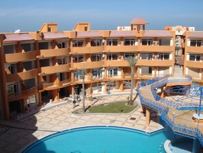 حمام سباحة