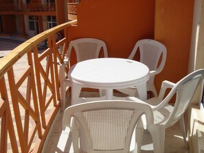 Outdoor dining - B17, 88 square meters apartment with 2 bedrooms (Hurghada)