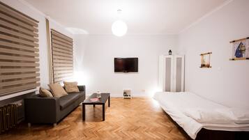 Apartamento tradicional, 2 quartos, vista para a cidade | 2 quartos, berço de viagem, Wi-Fi de cortesia, roupa de cama