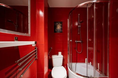 Traditional Apartment, 2 Bedrooms, City View | Bathroom | Shower, hair dryer, towels