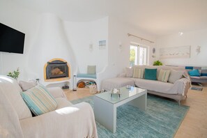 TV, fireplace