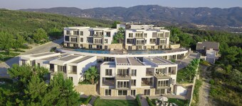 Self contained forest view luxury apartments 