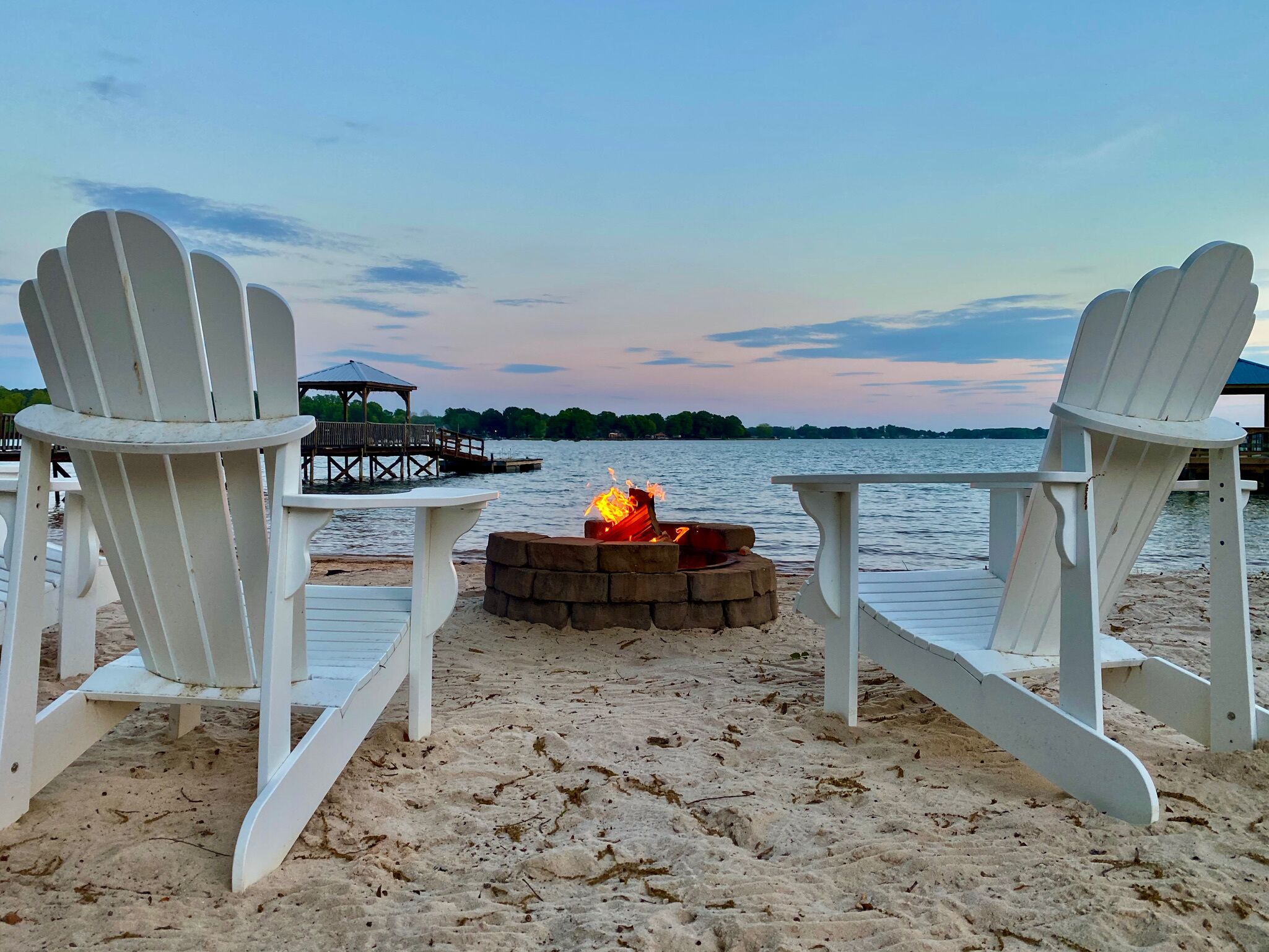Private Beach on LKN w/Wide water views! Hot tub!