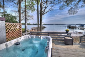 Tina de hidromasaje al aire libre