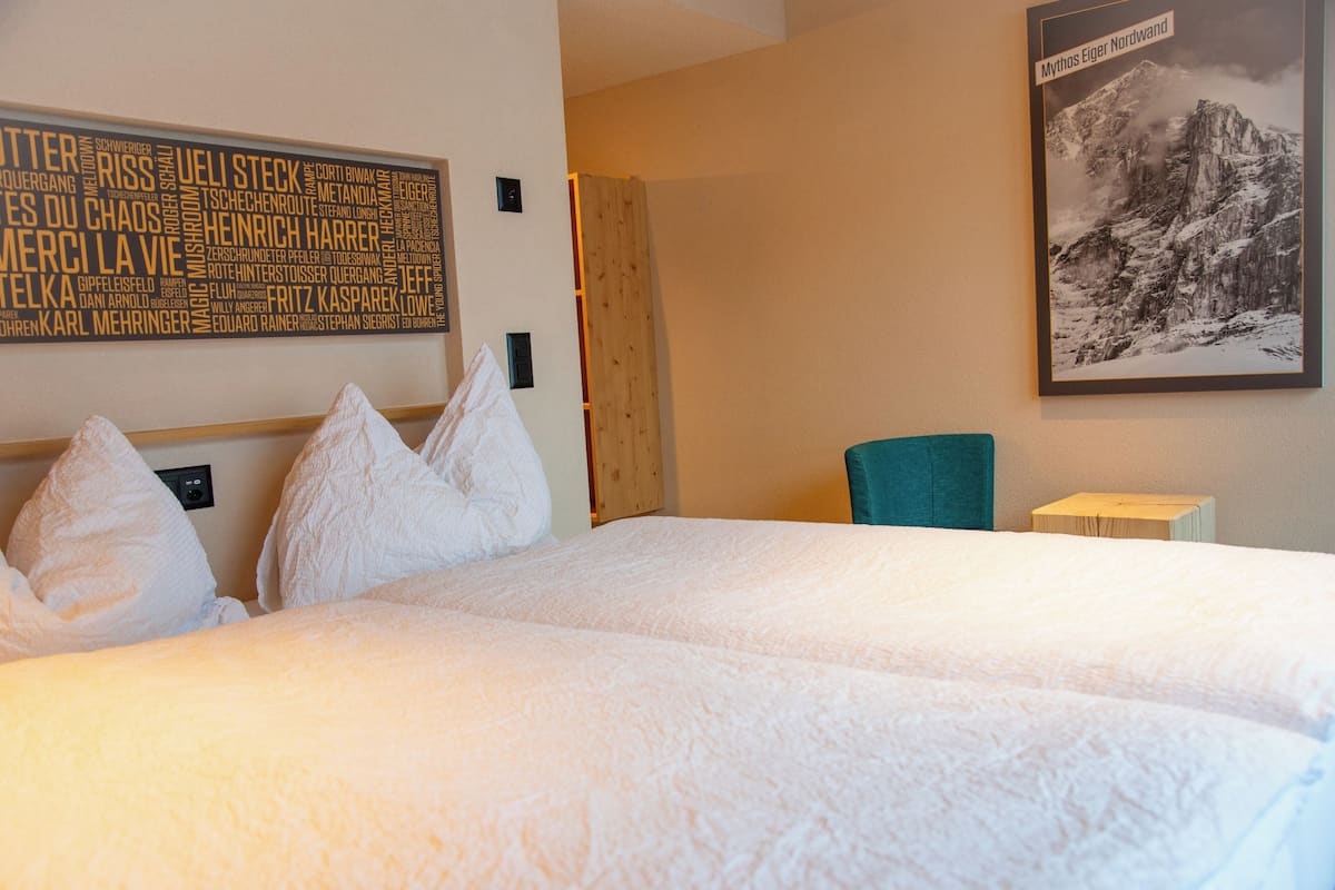 1 bedroom, down duvets, free wifi, bed sheets