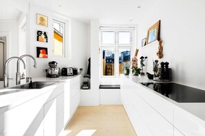 Køleskab, mikrobølgeovn, ovn, opvaskemaskine