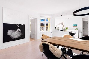 Dining - Heart of Copenhagen - view to Kings Garden & access to Rooftop - total renovated (København)